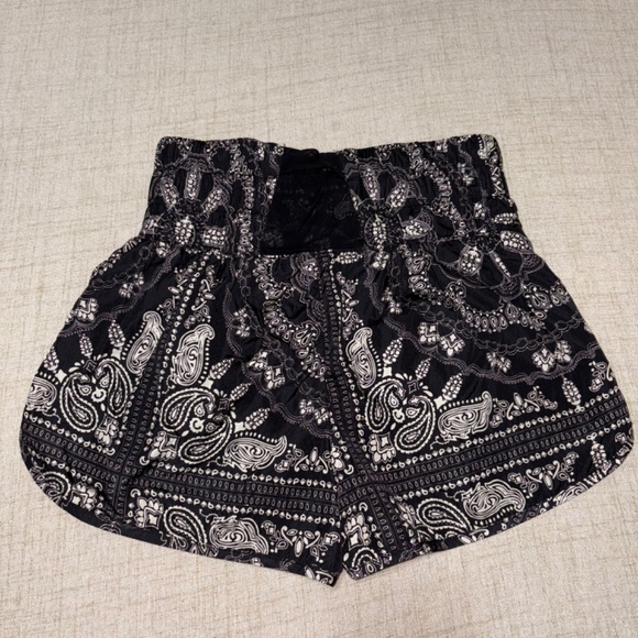 Free People Movement | The Way Home Black Bandana Paisley Print | Sz M - Picture 4 of 9